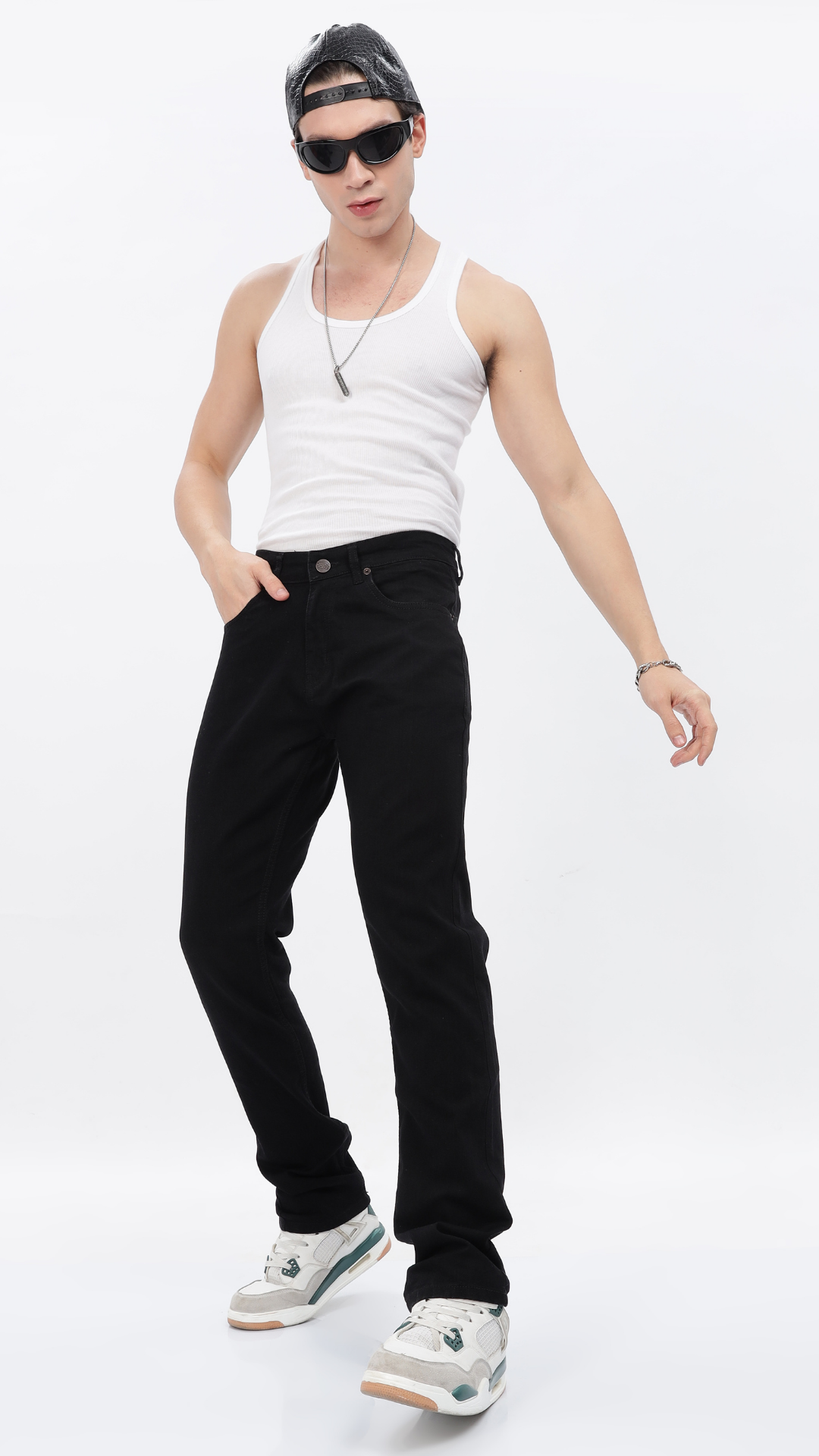 BLACK REGULAR FIT JEANS